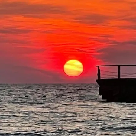 Sea Home דירה
